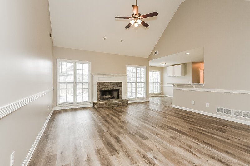 2,900/Mo, 953 Saddle Brooke Dr Dallas, GA 30132 Living Room View 2