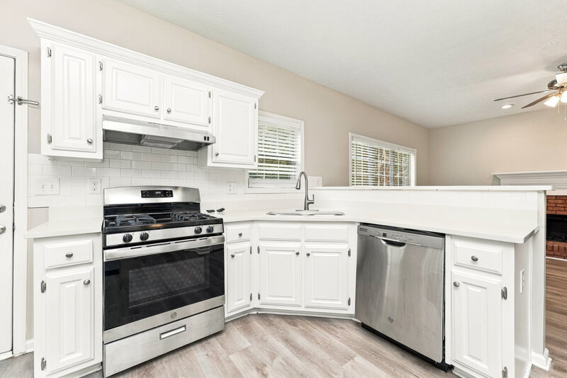 2,085/Mo, 1307 Highfield Dr NE Lawrenceville, GA 30043 Kitchen View
