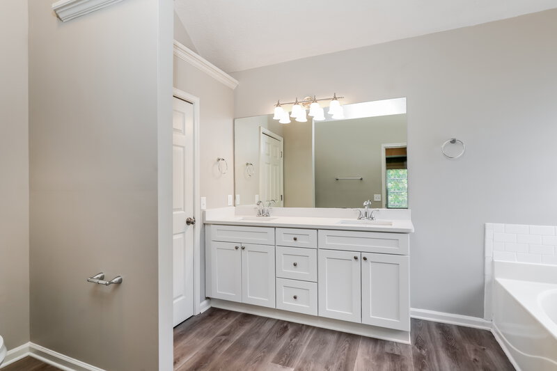 2,430/Mo, 1307 Highfield Dr NE Lawrenceville, GA 30043 Main Bathroom View
