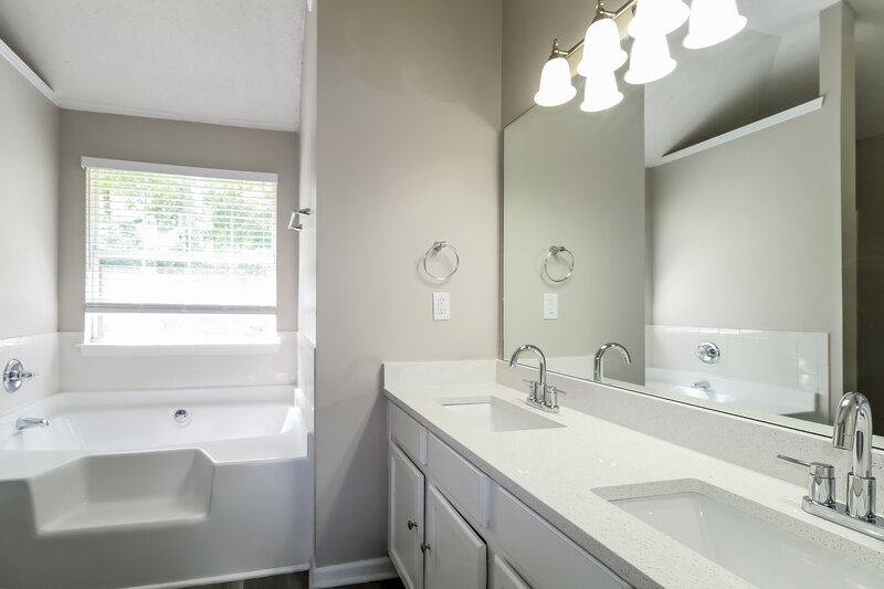 2,365/Mo, 569 Wren Walk Stone Mountain, GA 30087 Main Bathroom View