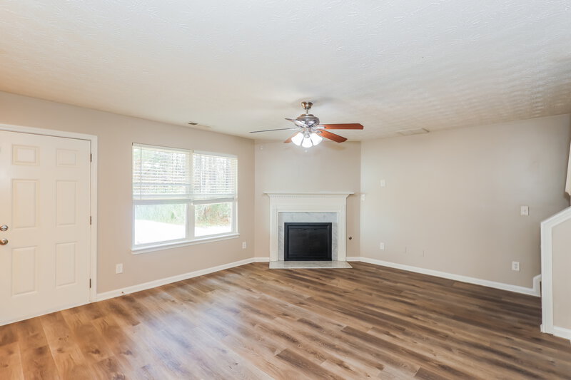 2,010/Mo, 9422 Lakeview Rd Union City, GA 30291 Family Room View