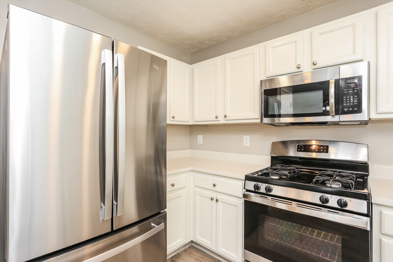 2,135/Mo, 9422 Lakeview Rd Union City, GA 30291 Kitchen View 2