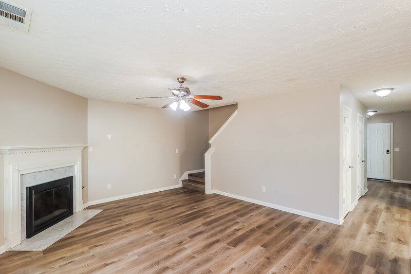 2,010/Mo, 9422 Lakeview Rd Union City, GA 30291 Family Room View 2