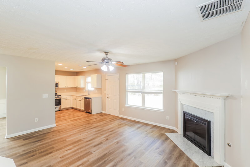 2,010/Mo, 9422 Lakeview Rd Union City, GA 30291 Family Room View 3