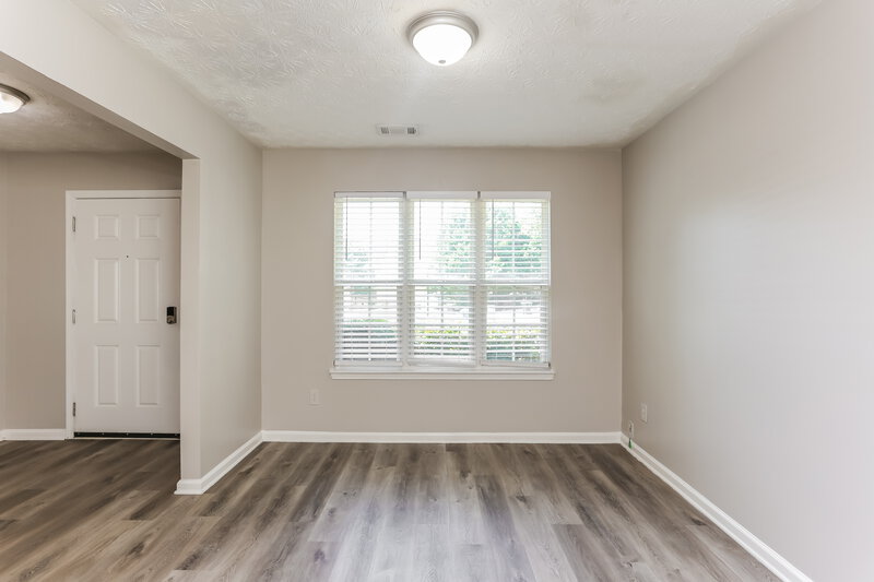 2,135/Mo, 9422 Lakeview Rd Union City, GA 30291 Sitting Room View