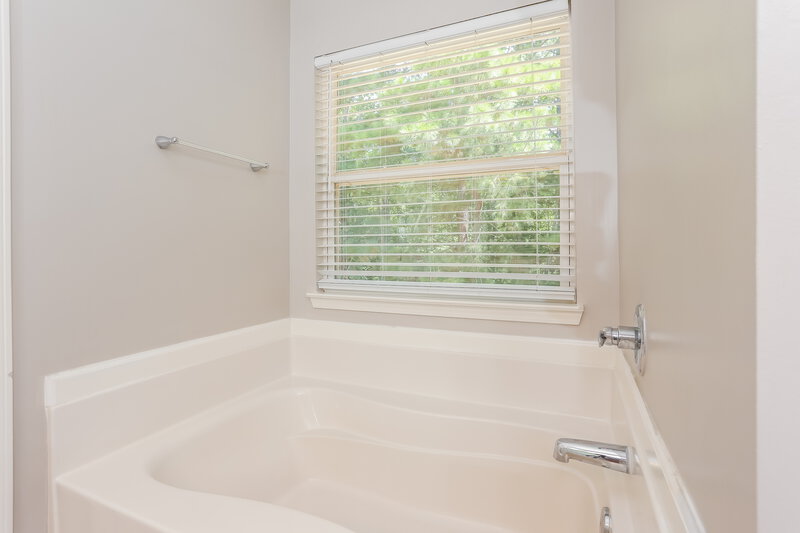 2,135/Mo, 9422 Lakeview Rd Union City, GA 30291 Main Bathroom View 2