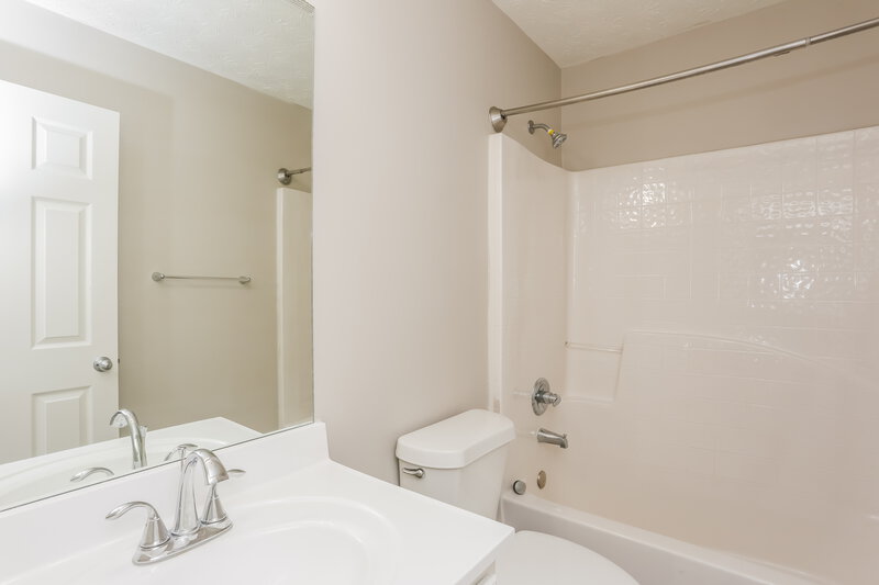 2,135/Mo, 9422 Lakeview Rd Union City, GA 30291 Bathroom View