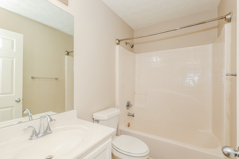 2,010/Mo, 9422 Lakeview Rd Union City, GA 30291 Bathroom View