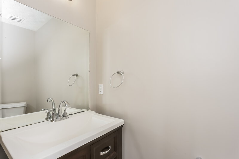 2,135/Mo, 9422 Lakeview Rd Union City, GA 30291 Bathroom View 2