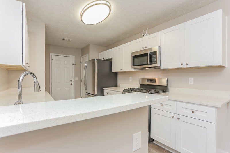 2,040/Mo, 12034 Harbour Town Pkwy Fayetteville, GA 30215 Kitchen View 2