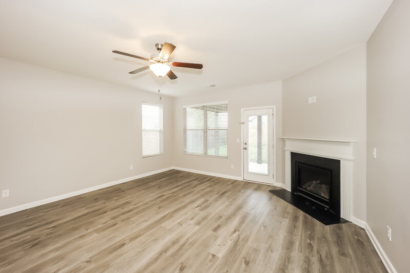 2,270/Mo, 1305 Worcester Trail McDonough, GA 30253 Living Room View 2