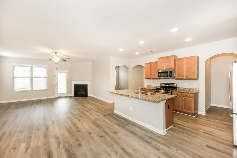 2,270/Mo, 1305 Worcester Trail McDonough, GA 30253 Kitchen View