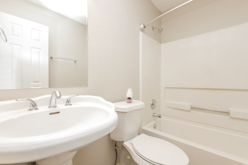 2,065/Mo, 3 Cindy Ct Hampton, GA 30228 Bathroom View