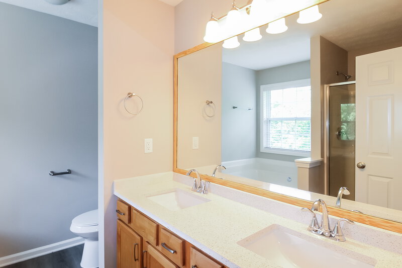 2,385/Mo, 2530 Cordillo Dr Dacula, GA 30019 Main Bathroom View