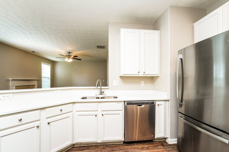 2,595/Mo, 215 Greenland Dr McDonough, GA 30253 Kitchen View 2