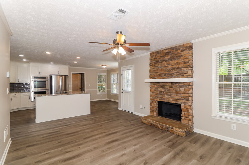 2,830/Mo, 4832 Helga Way NE Woodstock, GA 30188 Living Room View 2