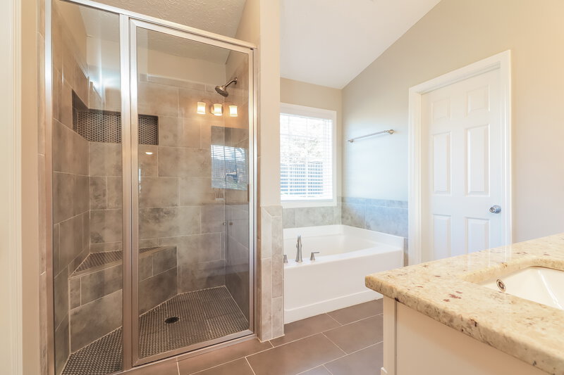 2,610/Mo, 1016 Harbor View Ln McDonough, GA 30252 Main Bathroom View