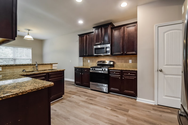 3,940/Mo, 6338 Oakwell Pl Fairburn, GA 30213 Kitchen View 2