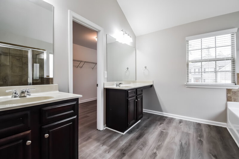3,940/Mo, 6338 Oakwell Pl Fairburn, GA 30213 Main Bathroom View