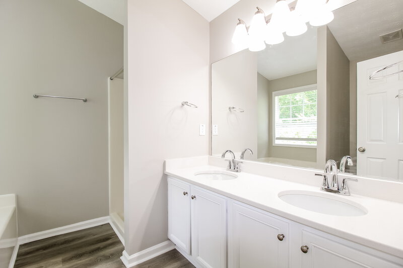 3,400/Mo, 8379 Browns Mill Trce Lithonia, GA 30038 Bathroom View