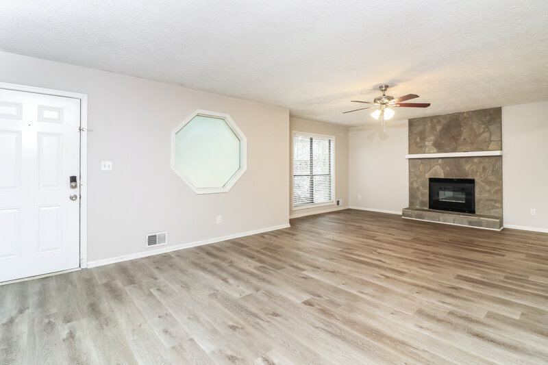 1,965/Mo, 3035 Sumit Wood Dr NW Kennesaw, GA 30152 Living Room View 2