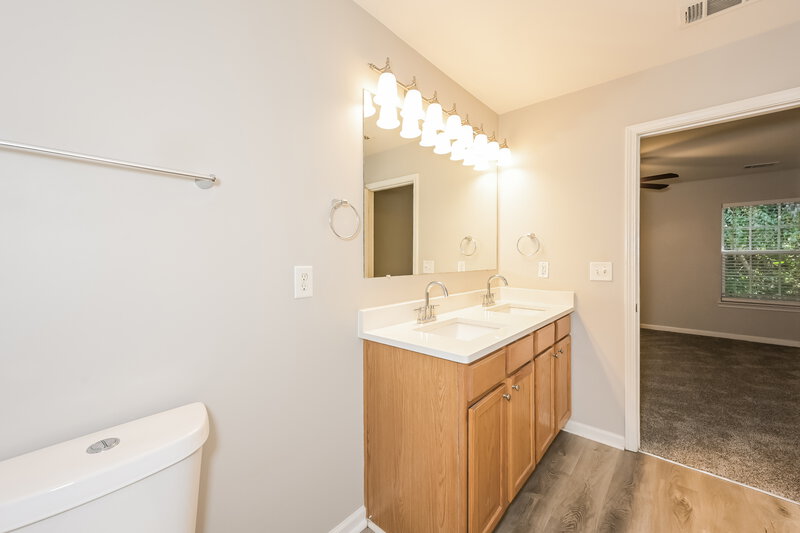 2,000/Mo, 2495 Mayfair Dr Cumming, GA 30040 Main Bathroom View