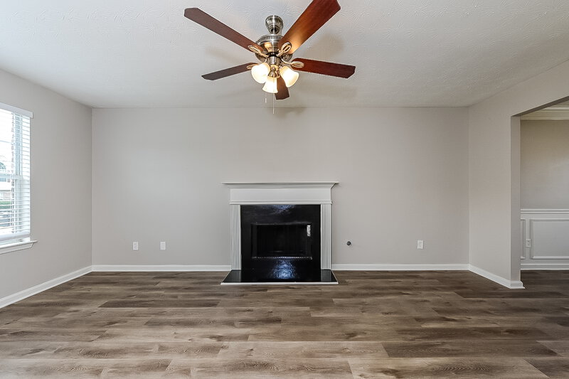 2,880/Mo, 25 Adelaide Dr Covington, GA 30016 Living Room View
