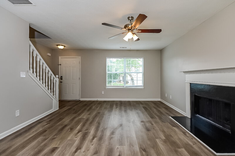 2,880/Mo, 25 Adelaide Dr Covington, GA 30016 Living Room View 2