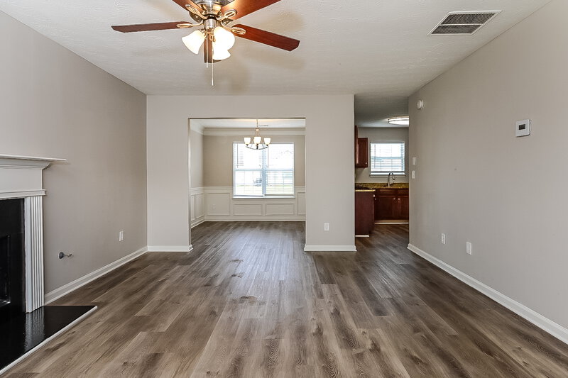 2,880/Mo, 25 Adelaide Dr Covington, GA 30016 Living Room View 3