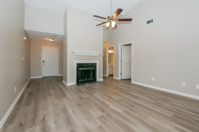 1,965/Mo, 176 Braelinn Courts Peachtree City, GA 30269 Living Room View 2