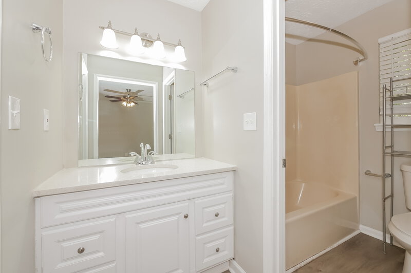 1,965/Mo, 176 Braelinn Courts Peachtree City, GA 30269 Main Bathroom View