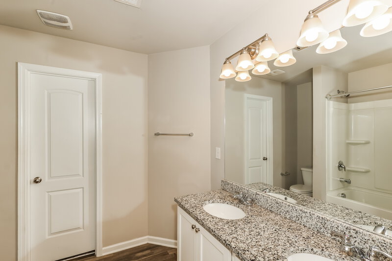 1,875/Mo, 2569 Wood Bend Ln RIverdale, GA 30296 Main Bathroom View