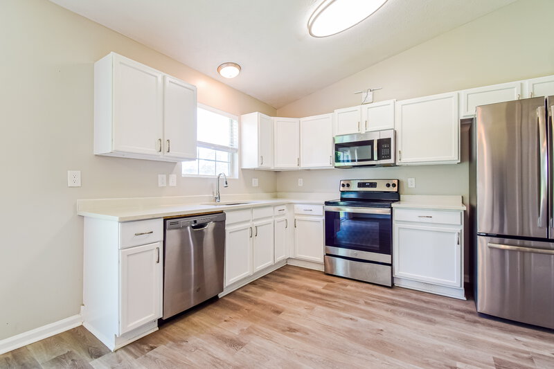 1,865/Mo, 6149 Raleigh Oaks Ct Lithonia, GA 30058 Kitchen View