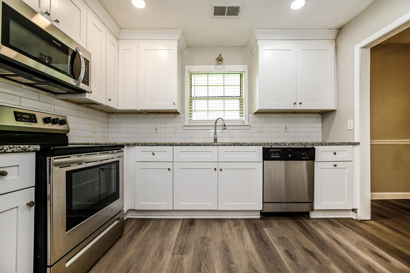 2,215/Mo, 2921 Sunset Ct Decatur, GA 30034 Kitchen View 2