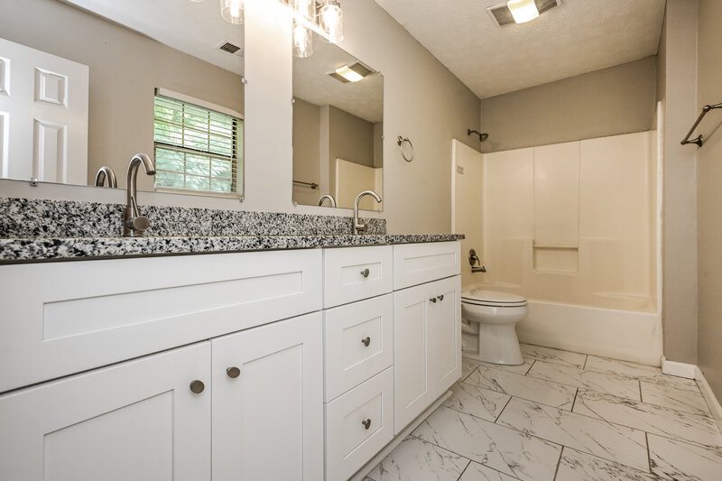 2,215/Mo, 2921 Sunset Ct Decatur, GA 30034 Main Bathroom View