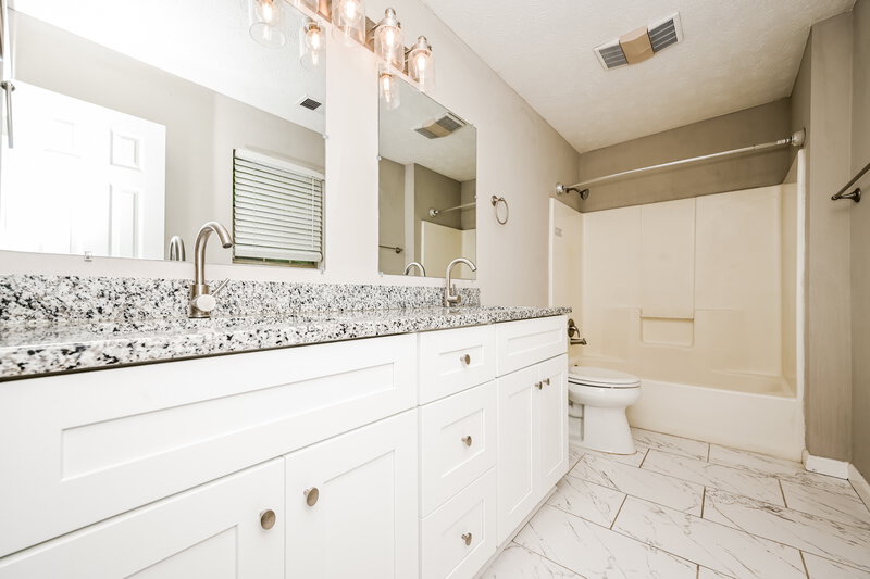 3,340/Mo, 2921 Sunset Ct Decatur, GA 30034 Main Bathroom View