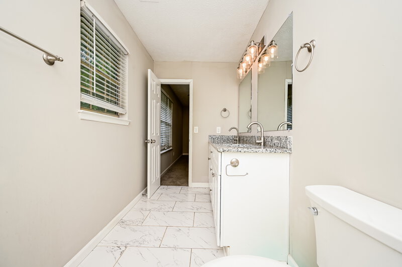 3,340/Mo, 2921 Sunset Ct Decatur, GA 30034 Main Bathroom View 2