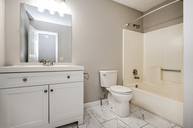 2,215/Mo, 2921 Sunset Ct Decatur, GA 30034 Bathroom View
