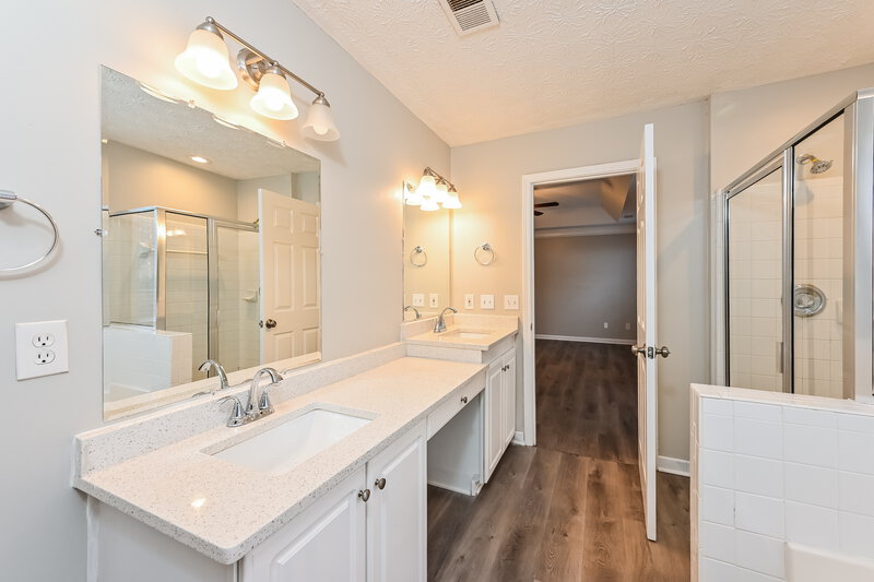 2,255/Mo, 1126 Holly Green Ct Dacula, GA 30019 Main Bathroom View