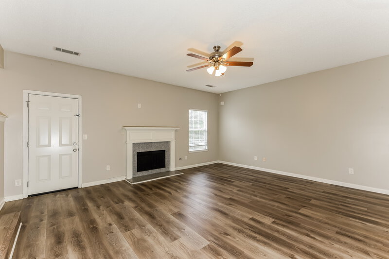 2,210/Mo, 6828 Hill Creek Cove Lithonia, GA 30058 Living Room View
