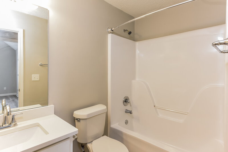 2,210/Mo, 6828 Hill Creek Cove Lithonia, GA 30058 Bathroom View
