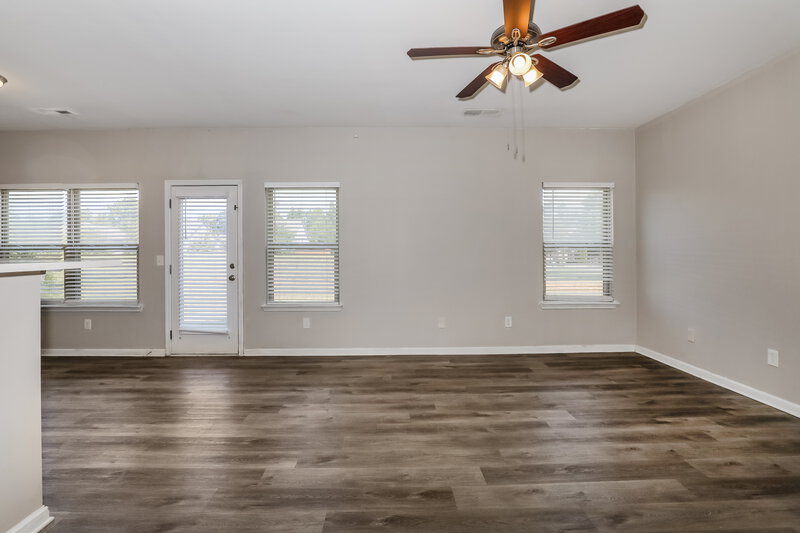 2,350/Mo, 175 Biscayne Terrace Hampton, GA 30228 Living Room View