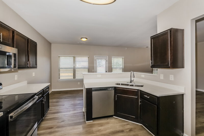 2,350/Mo, 175 Biscayne Terrace Hampton, GA 30228 Kitchen View 2