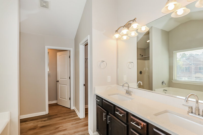 2,350/Mo, 175 Biscayne Terrace Hampton, GA 30228 Main Bathroom View