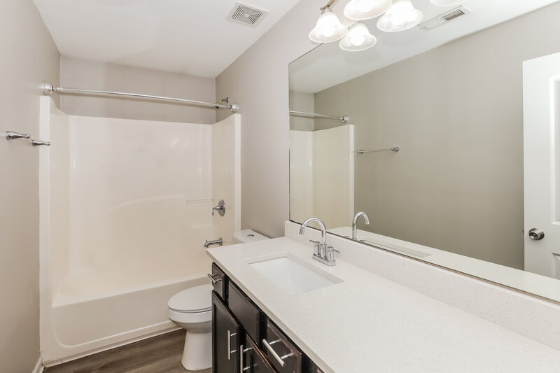 2,350/Mo, 175 Biscayne Terrace Hampton, GA 30228 Bathroom View