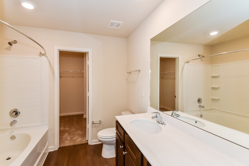 2,270/Mo, 3531 Falconwood Dr Douglasville, GA 30135 Main Bathroom View