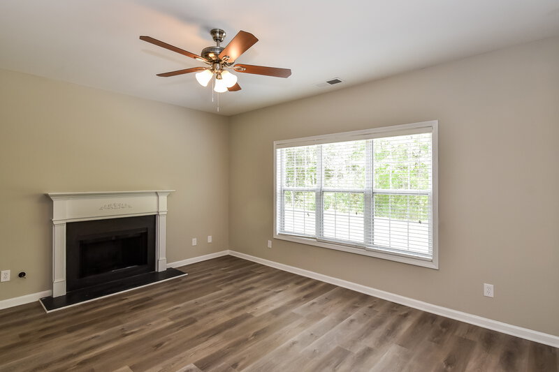2,740/Mo, 708 Fitzgerald Pl Atlanta, GA 30349 Living Room View 2