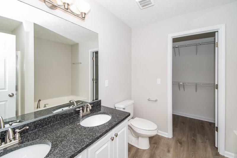 2,650/Mo, 6460 Shadow Ct Douglasville, GA 30134 Main Bathroom View