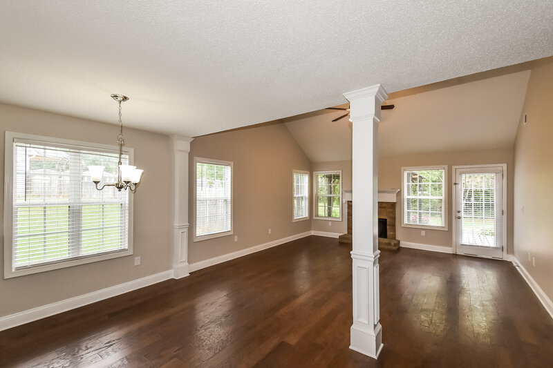 2,100/Mo, 709 Williamsburg Ct Villa Rica, GA 30180 Dining Room View 2