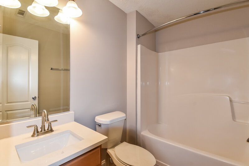 2,100/Mo, 709 Williamsburg Ct Villa Rica, GA 30180 Bathroom View